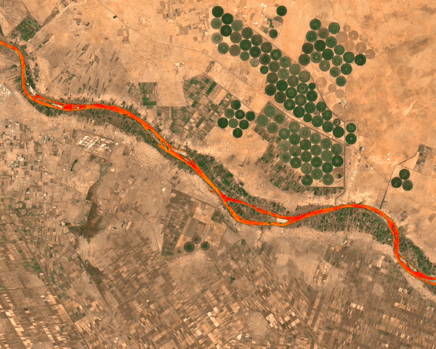A gif showing overlay of satellite images fromSentinel-2 and Sentinel-1 data with water index in Khartoum, Sudan; There is a river and several farms besides it. There are several incidents of river drying in the summer.